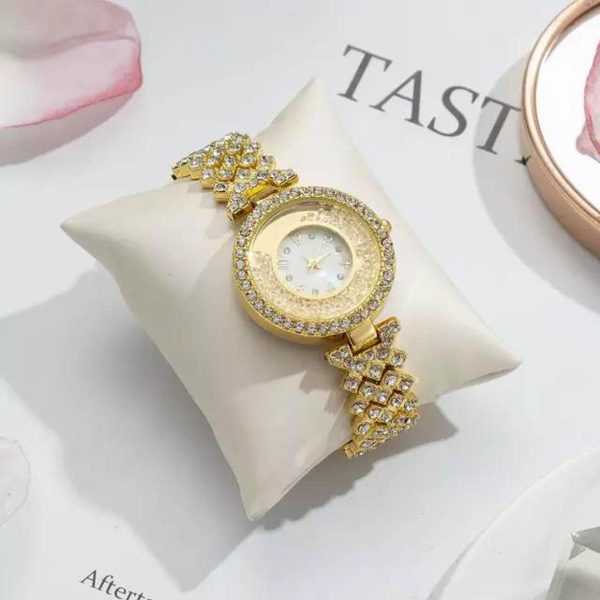 Fashion Watch Popular Fashion Diamond Women’s Watch Quartz Leisure Watches For Women Luxury Watch (without Box)